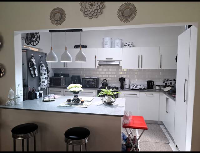 2 BEDROOM TOWNHOUSE FOR SALE IN UVONGO